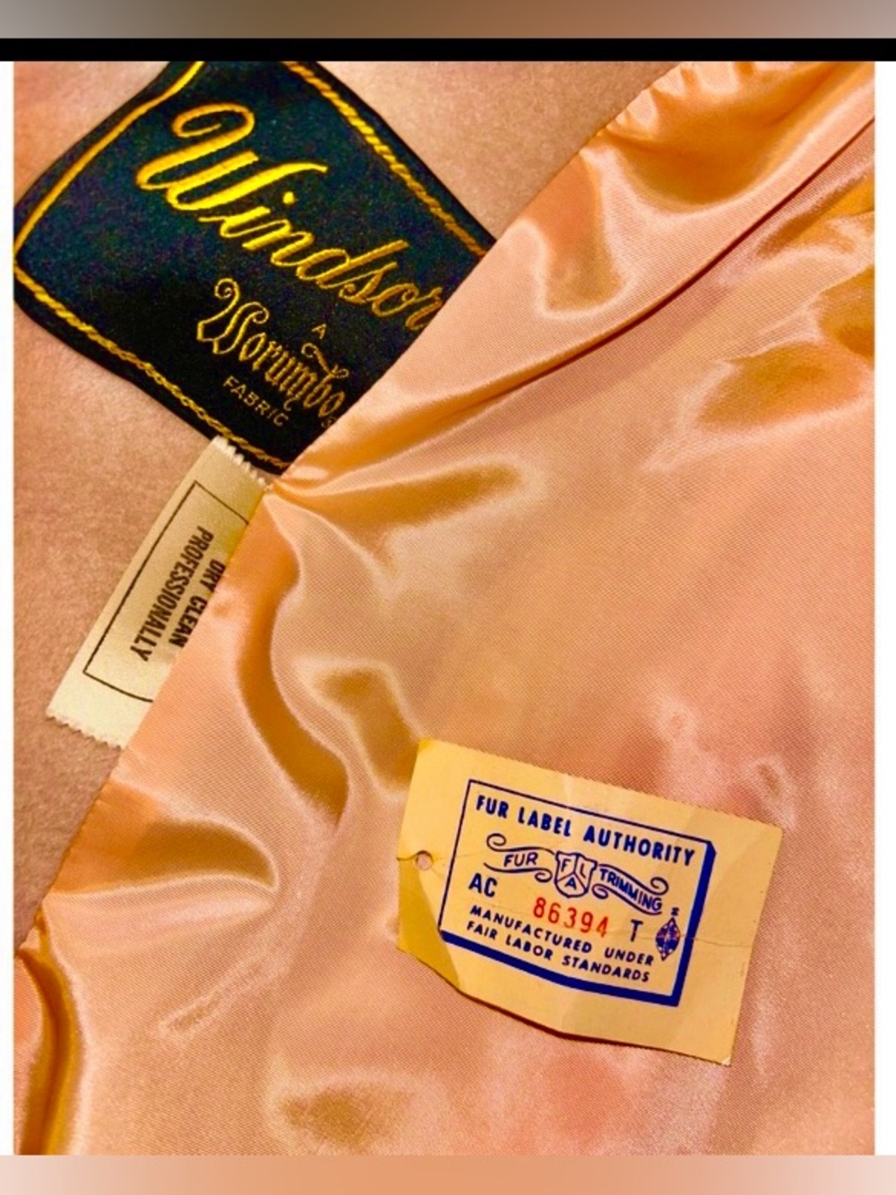 Vintage 1940’s Genuine Blonde FOX FUR Princess Wool Coat! Peach Satin Lining. - Picture 5 of 8